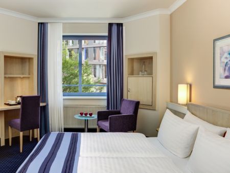 Intercity Hotel Nuernberg Zimmer